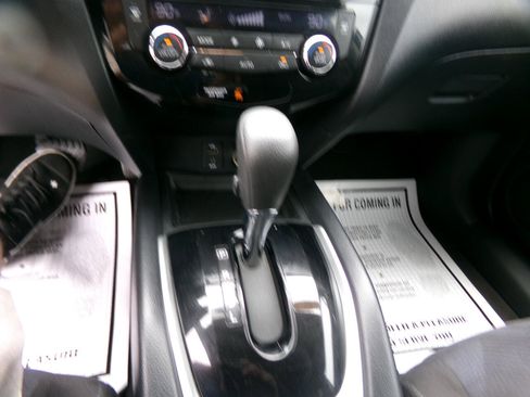 Used 2015 Nissan Rogue SV image 15