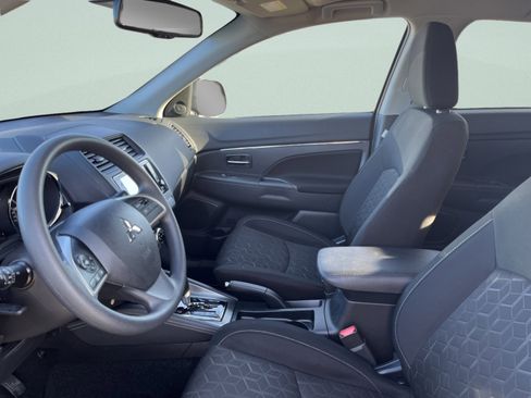 Used 2025 Mitsubishi Outlander Sport ES image 14