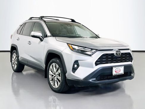 Used 2023 Toyota RAV4 XLE Premium FWD image 3