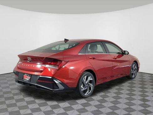 New 2025 Hyundai Elantra Limited image 3
