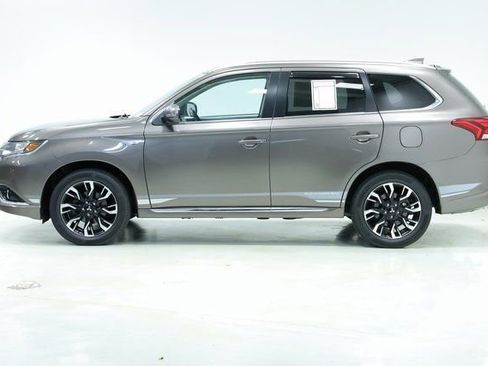 Used 2018 Mitsubishi Outlander SEL image 4