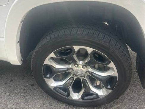 Used 2024 RAM 1500 Limited AWD/4WD image 32