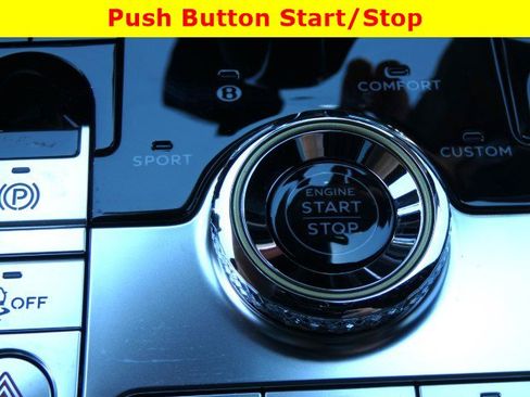 Used 2024 Bentley Flying Spur W12 image 25