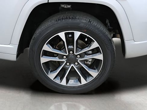 Used 2022 Jeep Grand Cherokee Overland w/ Luxury Tech Group IV RWD image 9