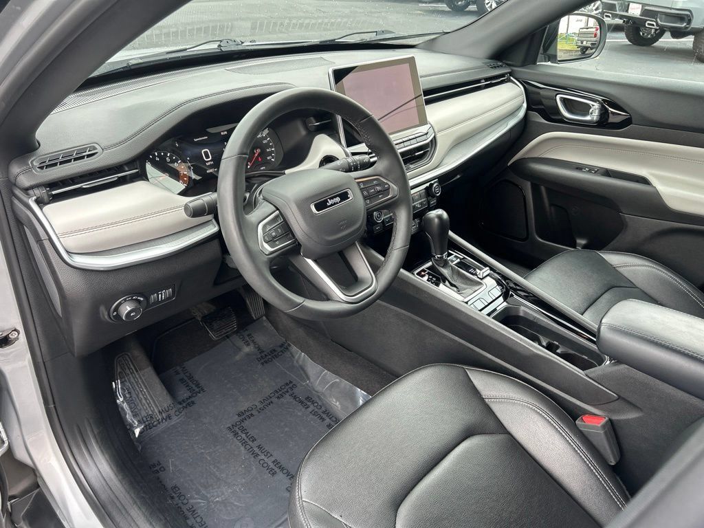 Used 2025 Jeep Compass Limited AWD/4WD image 20