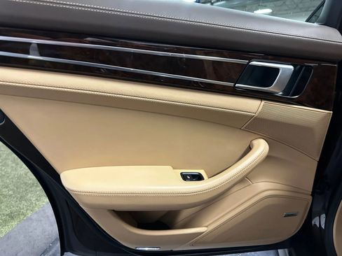 Used 2018 Porsche Panamera image 16