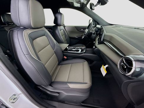 New 2026 Chevrolet Equinox LT w/ Convenience Package II FWD image 26