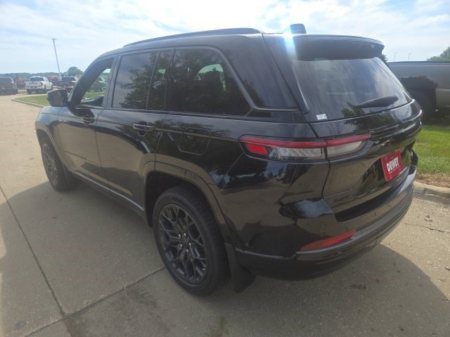 New 2027 Jeep Grand Cherokee Summit w/ MOPAR Finishing Package AWD/4WD image 24