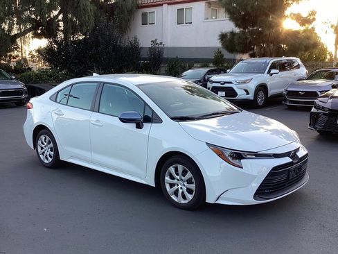Used 2025 Toyota Corolla LE image 5