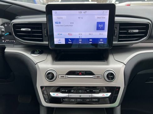 Used 2021 Ford Explorer XLT w/ Equipment Group 202A image 28