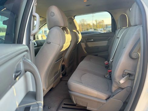 Used 2015 GMC Acadia SLE image 14