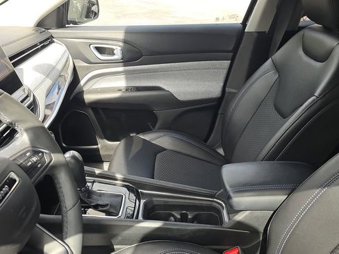 Used 2022 Jeep Compass Latitude image 15