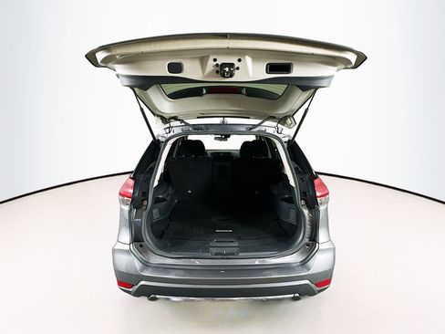 Used 2020 Nissan Rogue S FWD image 27