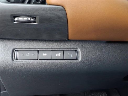 New 2026 Nissan Pathfinder Platinum image 18