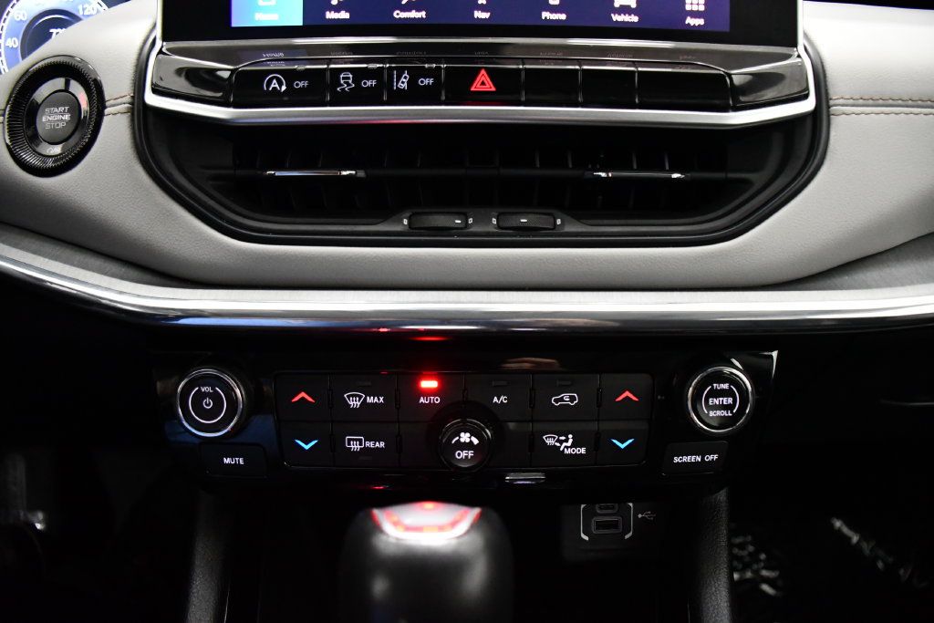Used 2022 Jeep Compass Limited w/ Elite Group AWD/4WD image 14