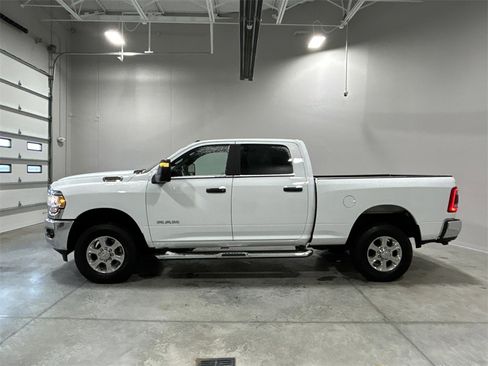 Used 2024 RAM 2500 Big Horn w/ Safety Group image 9