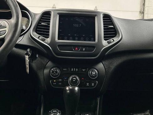 Used 2022 Jeep Cherokee Latitude AWD/4WD image 23