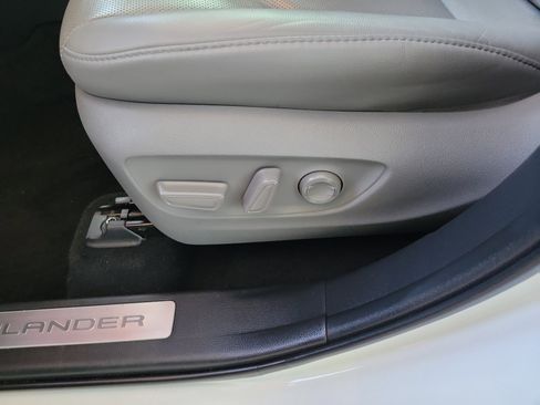 Used 2022 Toyota Highlander Limited image 14