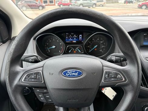 Used 2016 Ford Focus SE FWD image 28