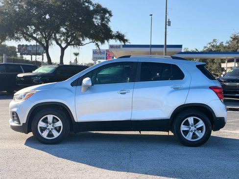 Used 2019 Chevrolet Trax LT w/ LT Convenience Package image 2