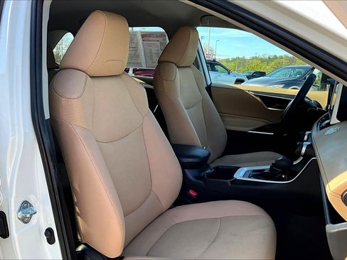 Used 2023 Toyota RAV4 LE image 7