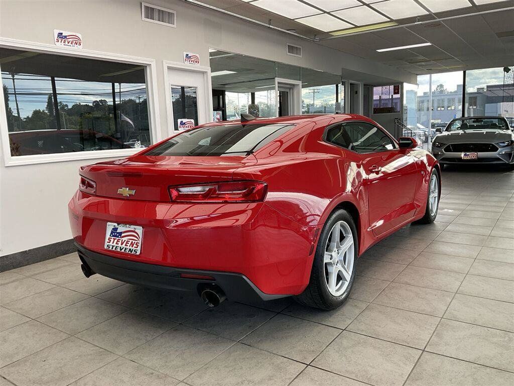 Used 2018 Chevrolet Camaro LT RWD image 5