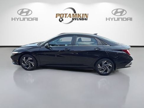 Certified 2025 Hyundai Elantra SEL FWD image 8