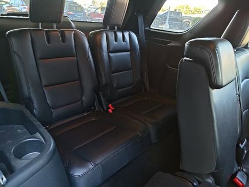 Used 2018 Ford Explorer XLT w/ Equipment Group 202A image 13