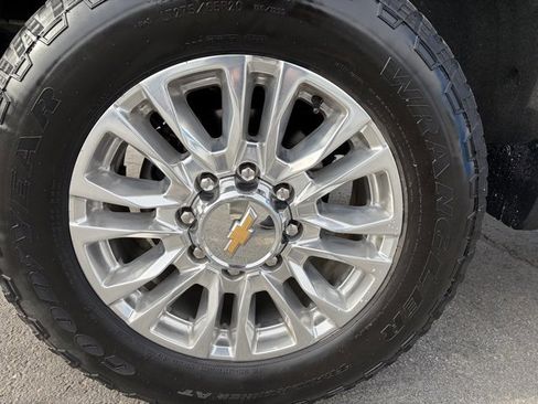 Used 2022 Chevrolet Silverado 2500 High Country w/ Safety Package II image 10