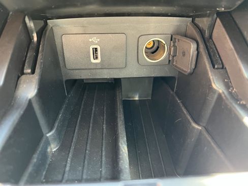 Used 2019 Ford Explorer XLT w/ Equipment Group 202A AWD/4WD image 33