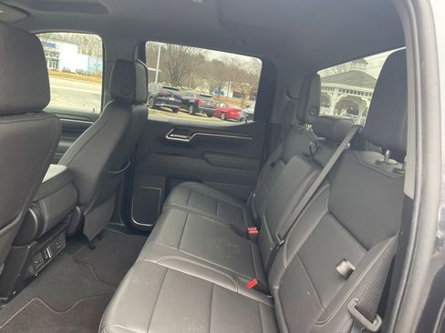 Used 2025 GMC Sierra 1500 SLT image 15