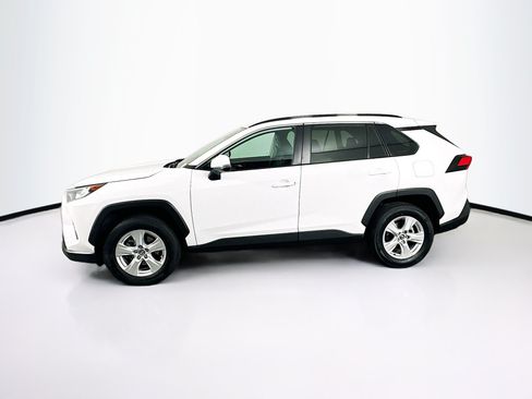 Used 2021 Toyota RAV4 XLE w/ Convenience Package FWD image 4