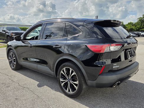 Used 2022 Ford Escape SE w/ SE Sport Appearance Package FWD image 3