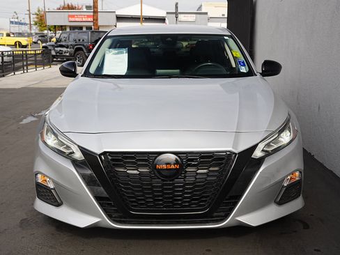 Used 2022 Nissan Altima 2.5 SR image 2