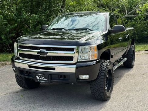 Used 2011 Chevrolet Silverado 1500 LT w/ All-Star Edition AWD/4WD image 2