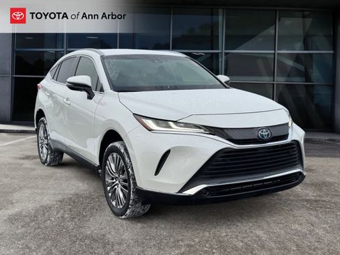 Used 2022 Toyota Venza XLE image 1