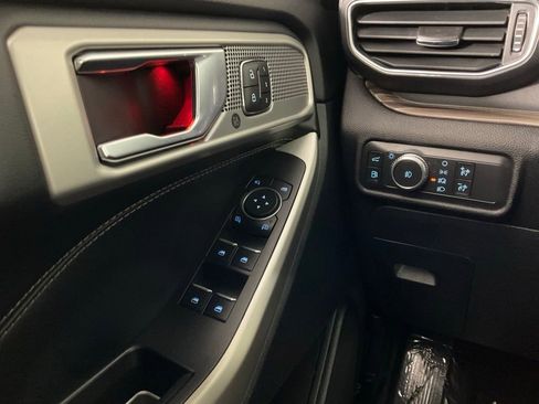Used 2021 Ford Explorer Limited w/ Hybrid Equipment Group 310A RWD image 27