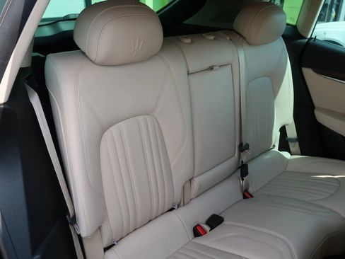 Used 2017 Maserati Levante w/ Luxury Package image 22