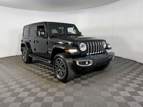 Used 2023 Jeep Wrangler Unlimited Sahara w/ Cold Weather Group AWD/4WD image 4
