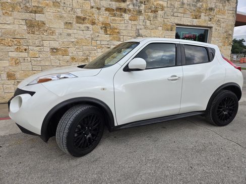 Used 2013 Nissan Juke SV FWD image 2