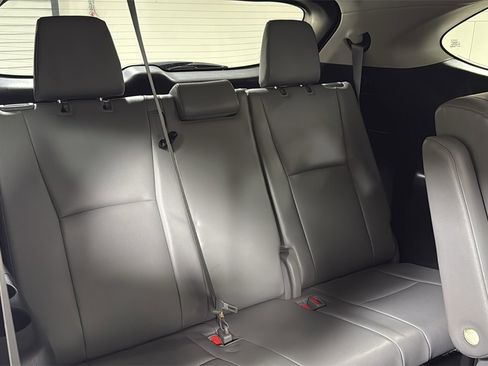 Used 2023 Toyota Highlander XLE image 17