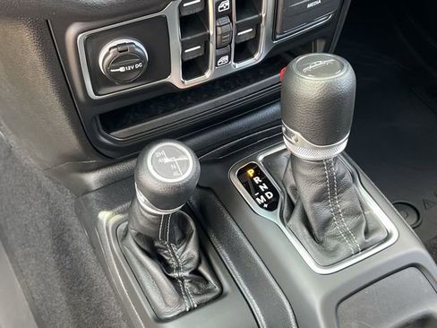 New 2025 Jeep Gladiator Sport image 26