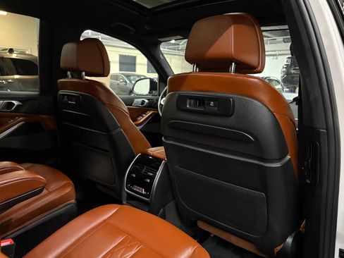 Used 2021 BMW X7 M50i AWD/4WD image 21