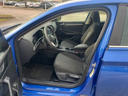 Used 2022 Volkswagen Jetta S image 2