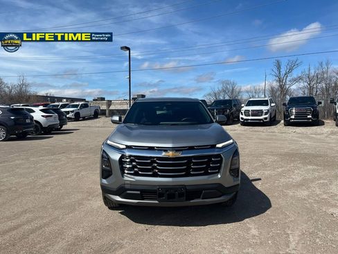 Used 2025 Chevrolet Equinox LT image 3