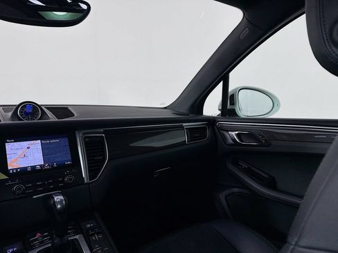 Certified 2018 Porsche Macan AWD/4WD image 25