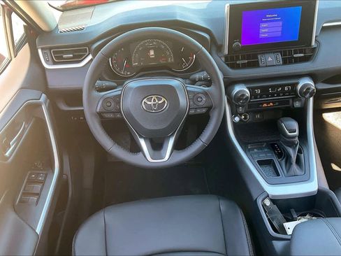 Used 2025 Toyota RAV4 XLE Premium image 4
