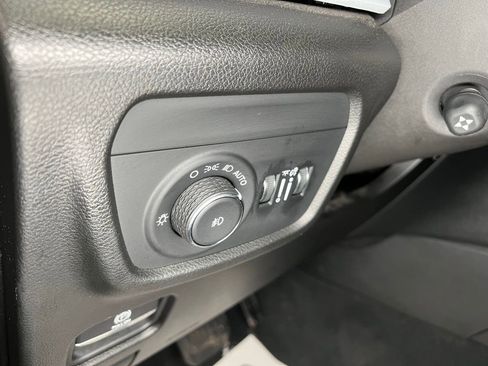 Used 2024 Jeep Grand Cherokee L Limited w/ Luxury Tech Group II image 16