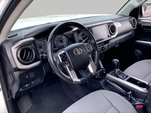 Used 2021 Toyota Tacoma SR5 RWD image 17