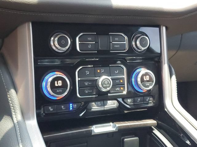 Used 2022 GMC Yukon XL Denali AWD/4WD image 19